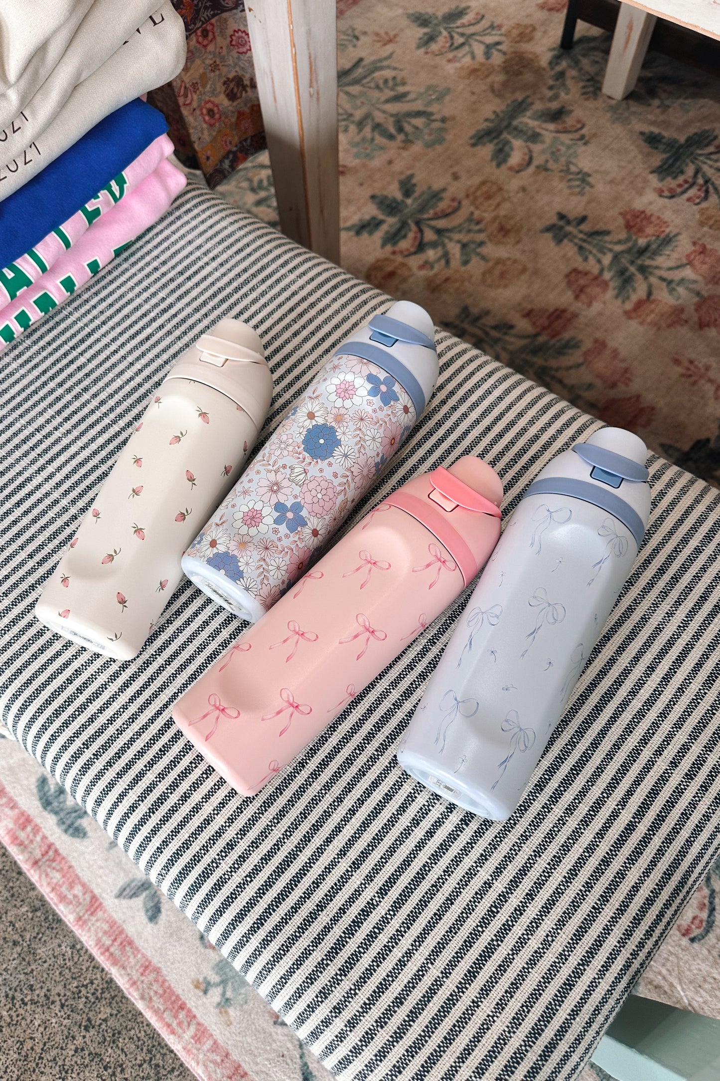 20 oz Sip Water Bottles - BLUE FLORAL