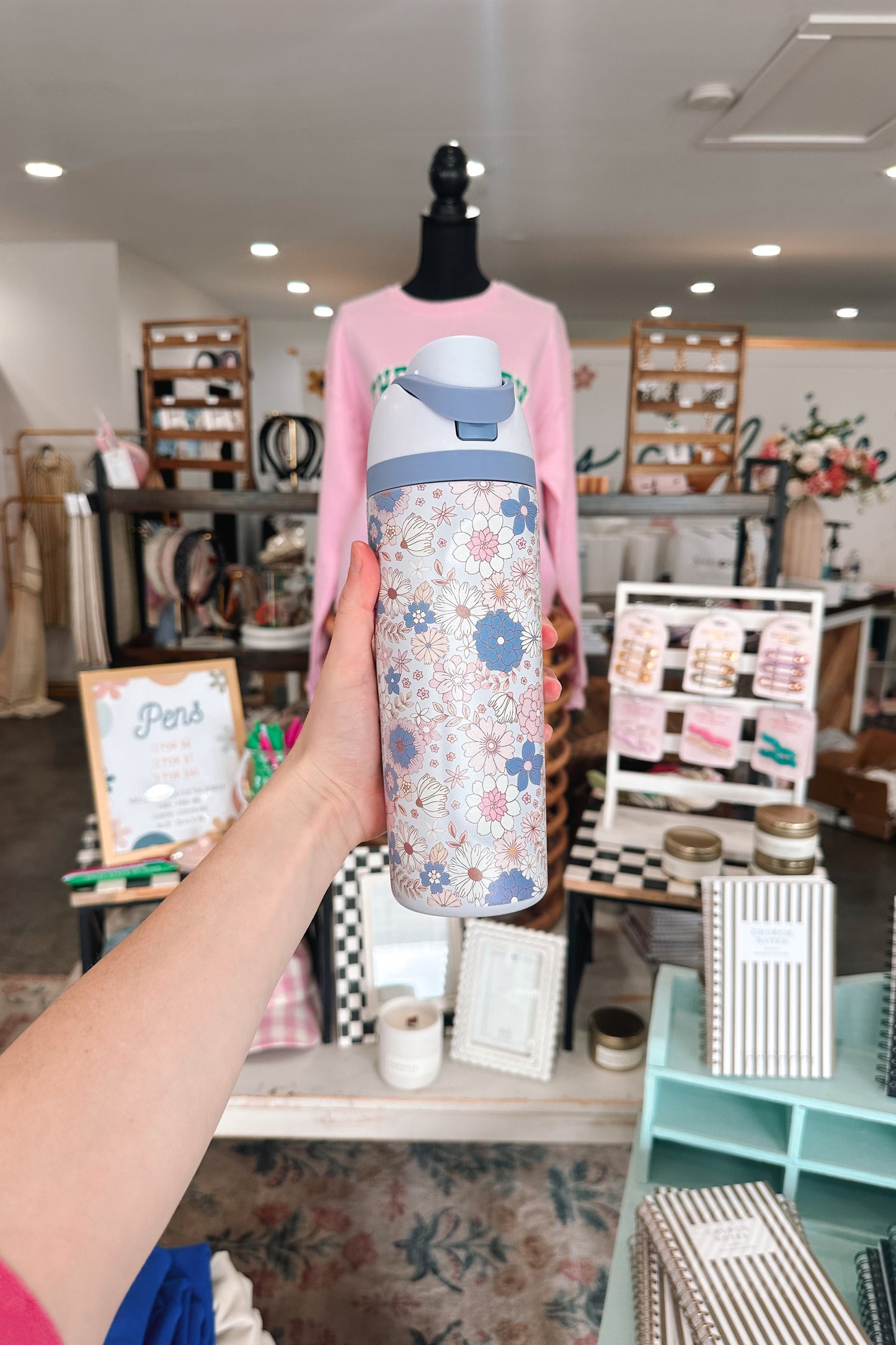 20 oz Sip Water Bottles - BLUE FLORAL