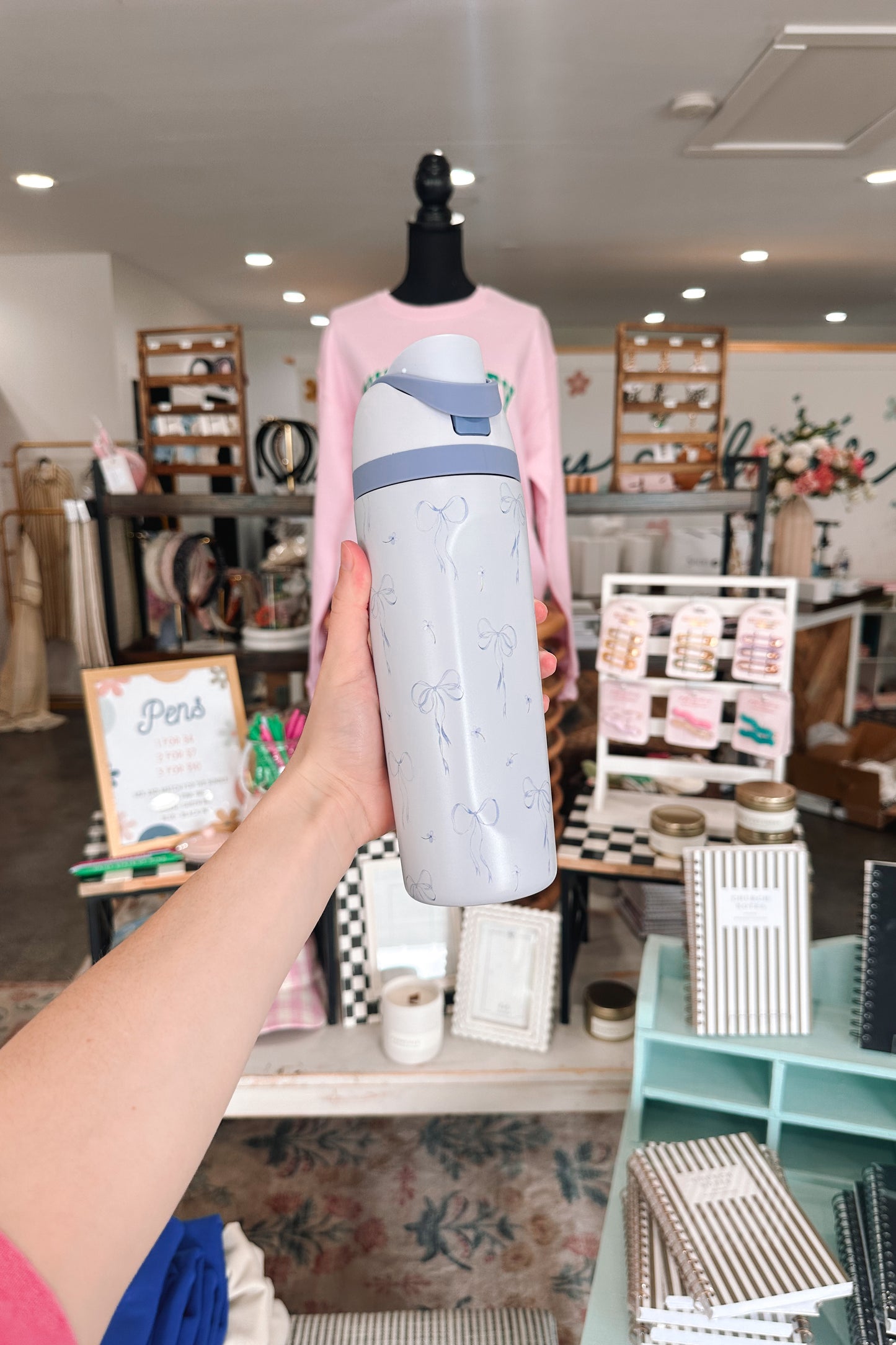 20 oz Sip Water Bottles - BLUE FLORAL