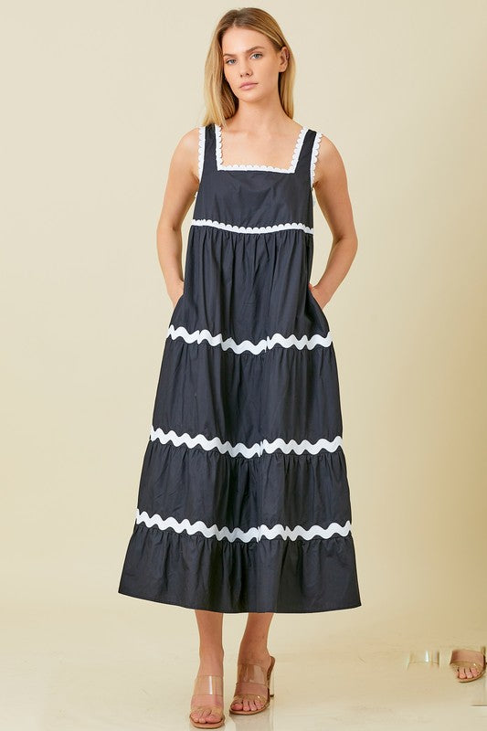 Black Wavy Dress - MEDIUM